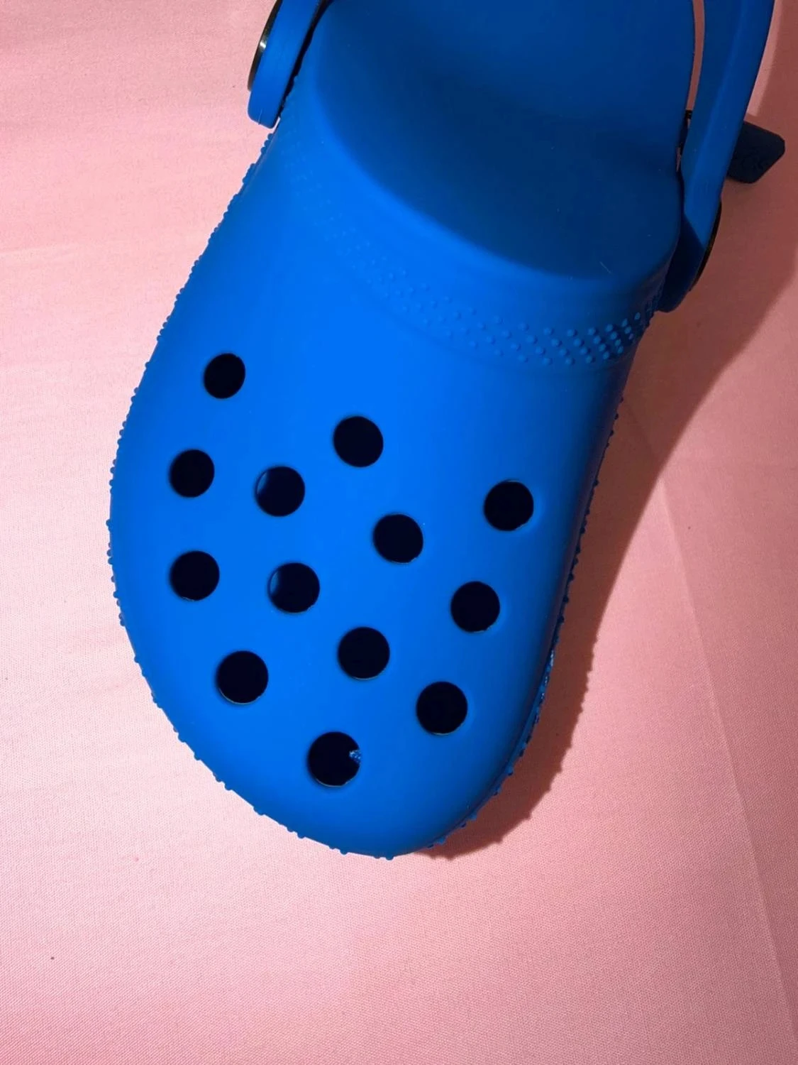Estojo de crocs com pinos azuis nunca usado – photo 5